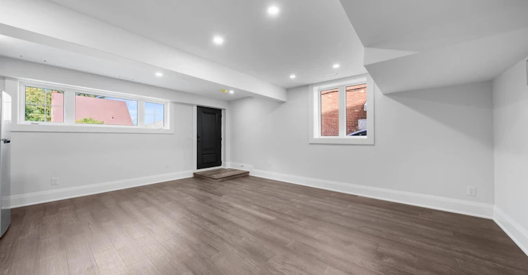 Lower-5 Brendwin Road, Toronto, ON, M6N 4V6 - 2