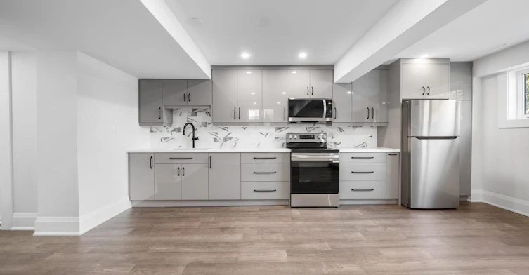 Lower-5 Brendwin Road, Toronto, ON, M6N 4V6 - 4