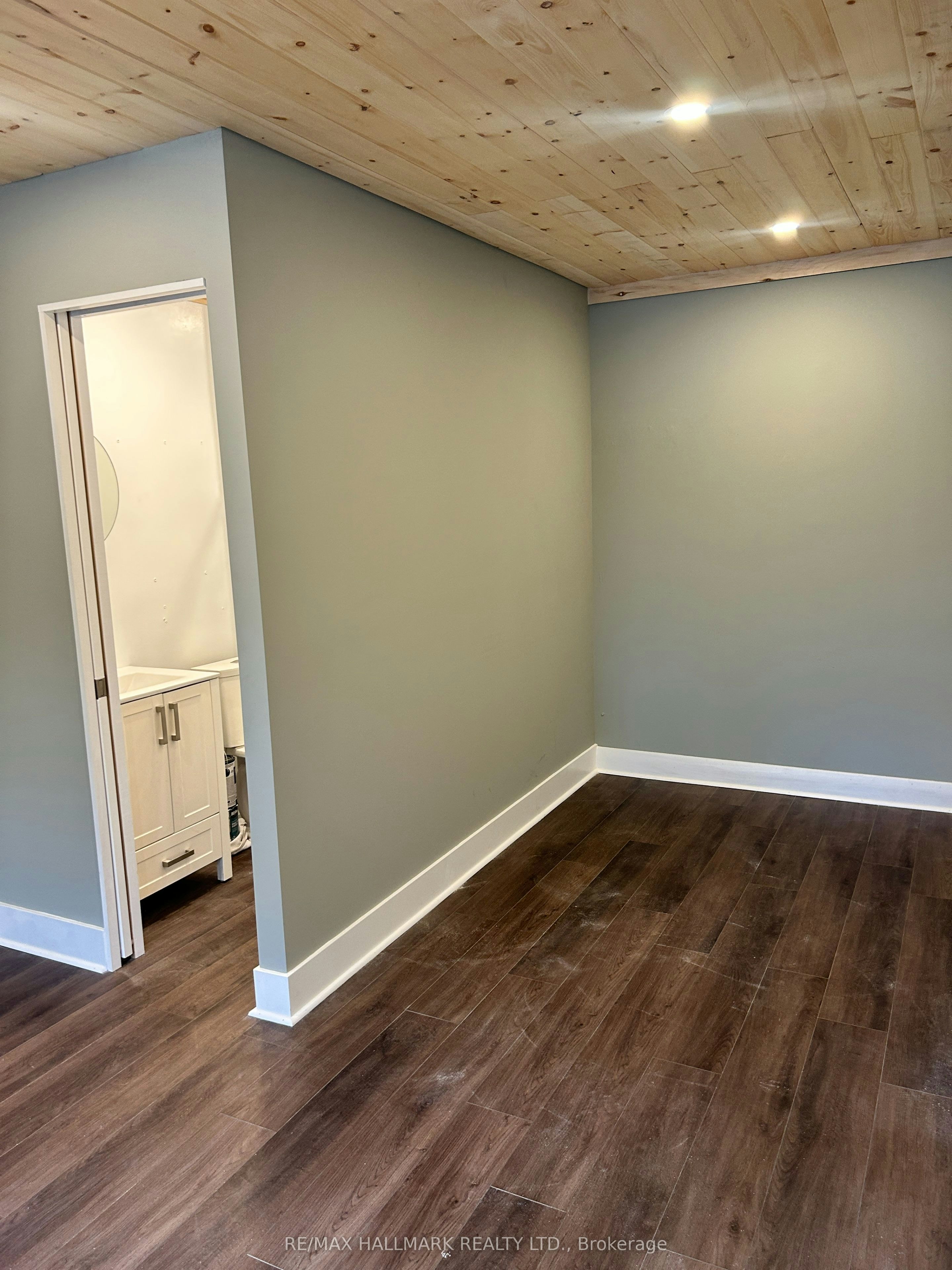 UPPER-6 Thirty First Street, Toronto, ON, M8W 3E8 - 21