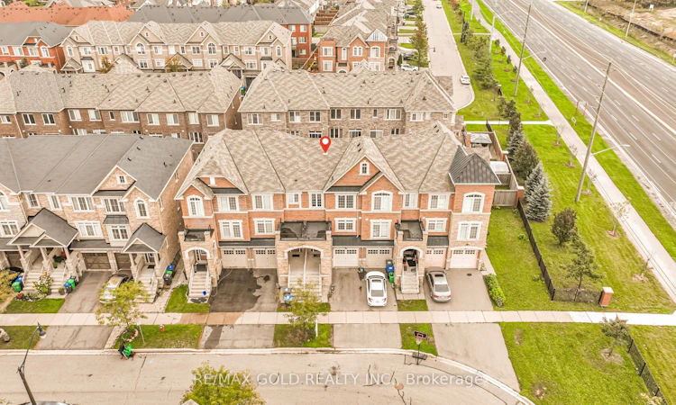 32 Rockman Crescent
