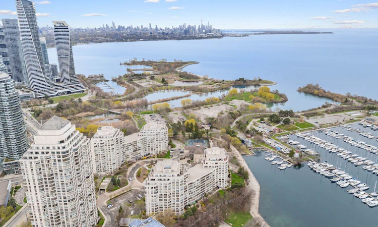 707-2267 Lakeshore Boulevard W