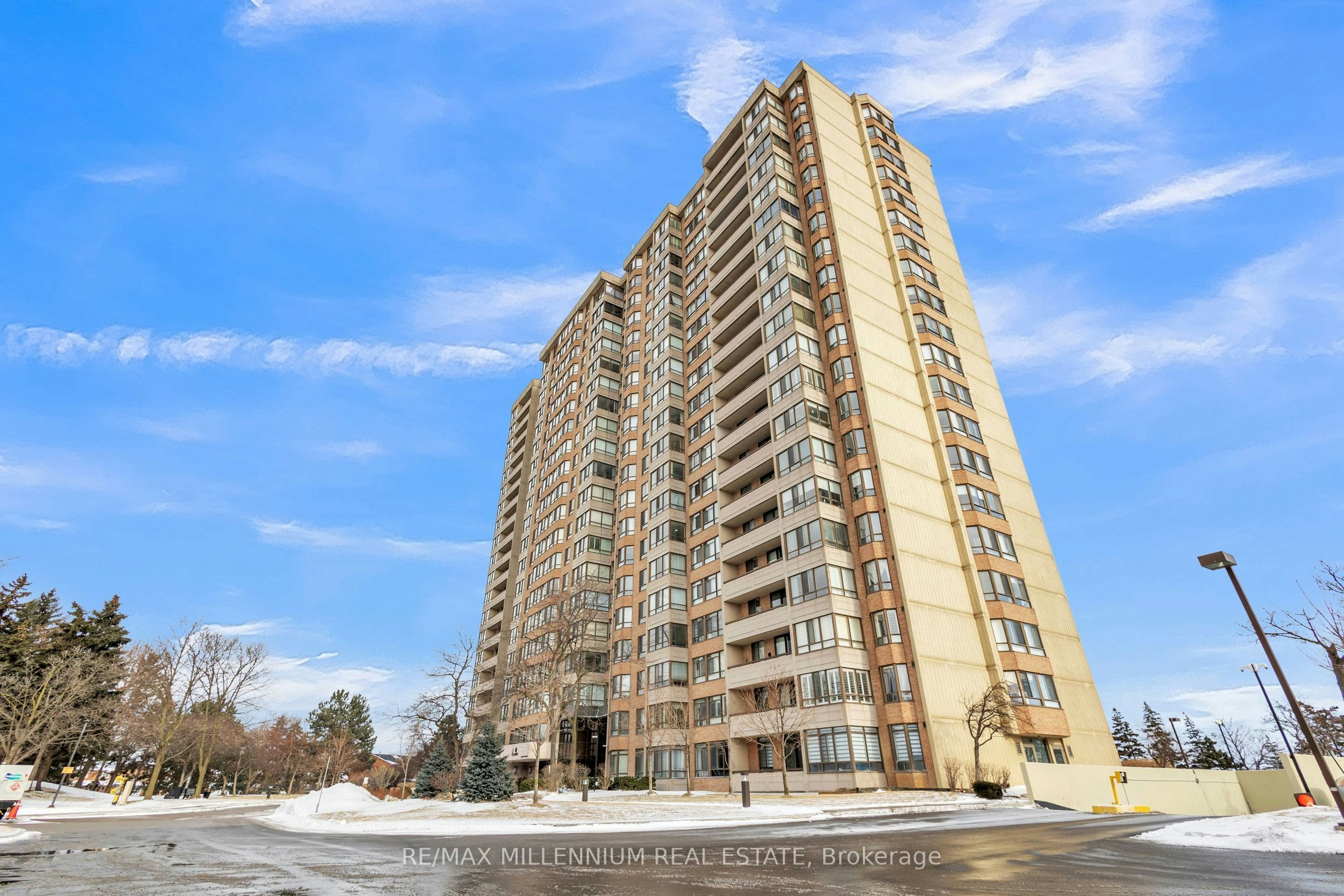 1107-100 County Court Boulevard, Brampton, ON, L6W 3X1