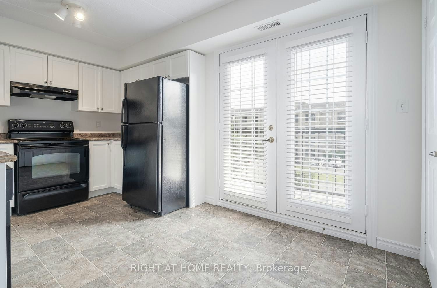 302-1471 Maple Avenue, Milton, ON, L9T 0B4 - 9