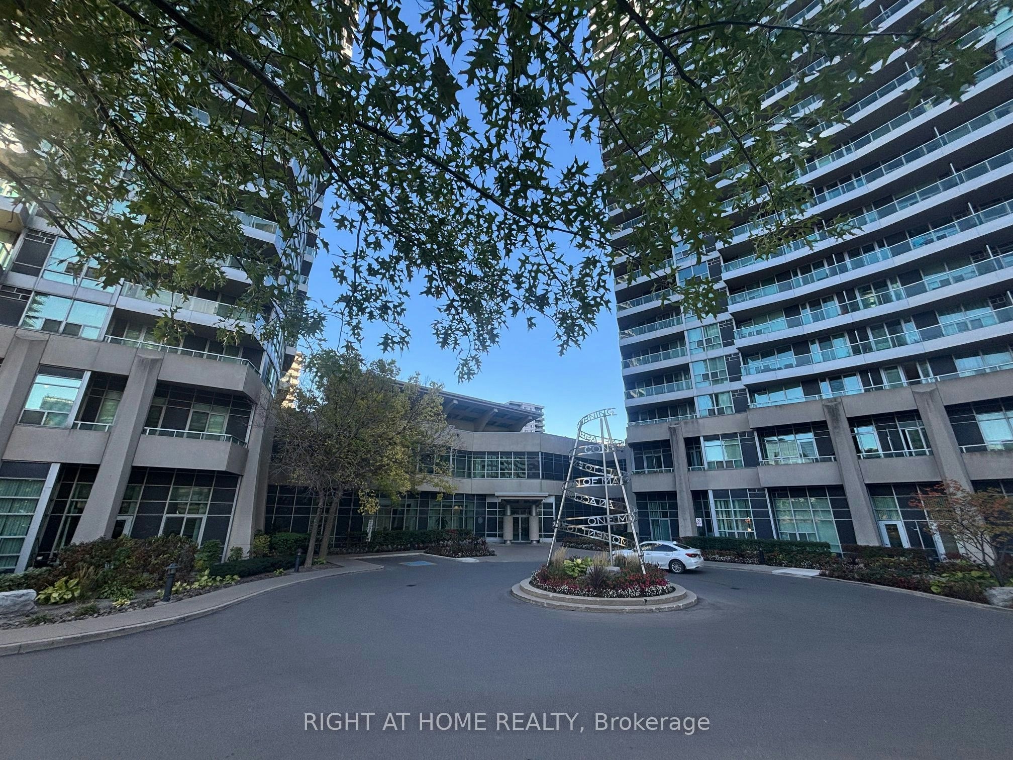 1301-33 Elm Drive W, Mississauga, ON, L5B 4M2 - 2