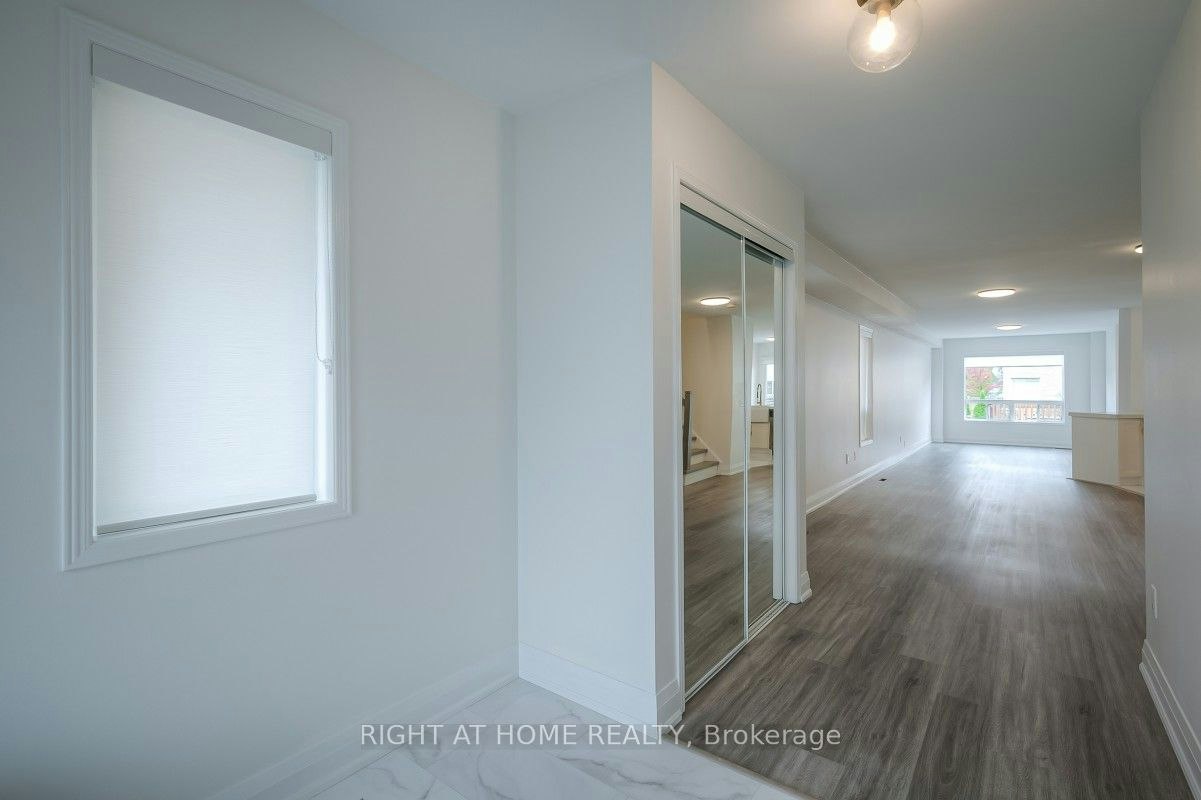 7401 Village Walk, Mississauga, ON, L5W 1X6 - 5
