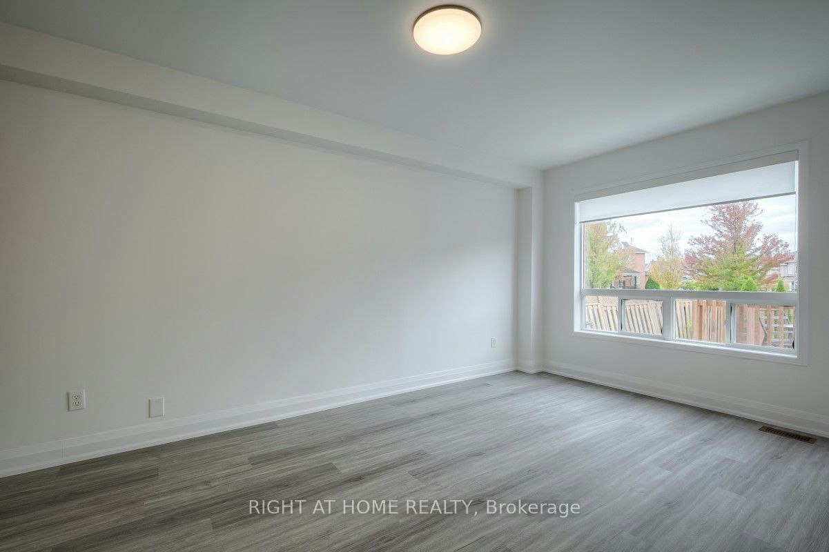 7401 Village Walk, Mississauga, ON, L5W 1X6 - 9