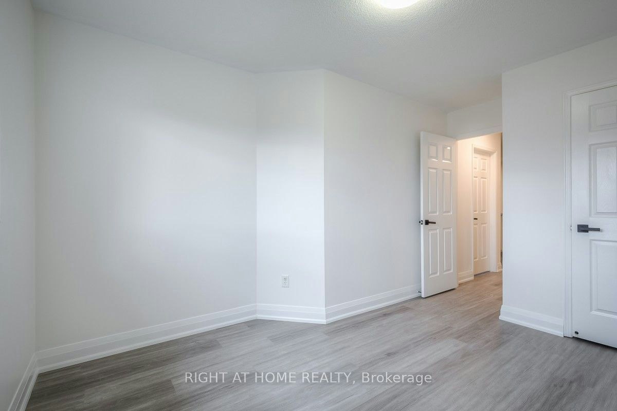 7401 Village Walk, Mississauga, ON, L5W 1X6 - 26
