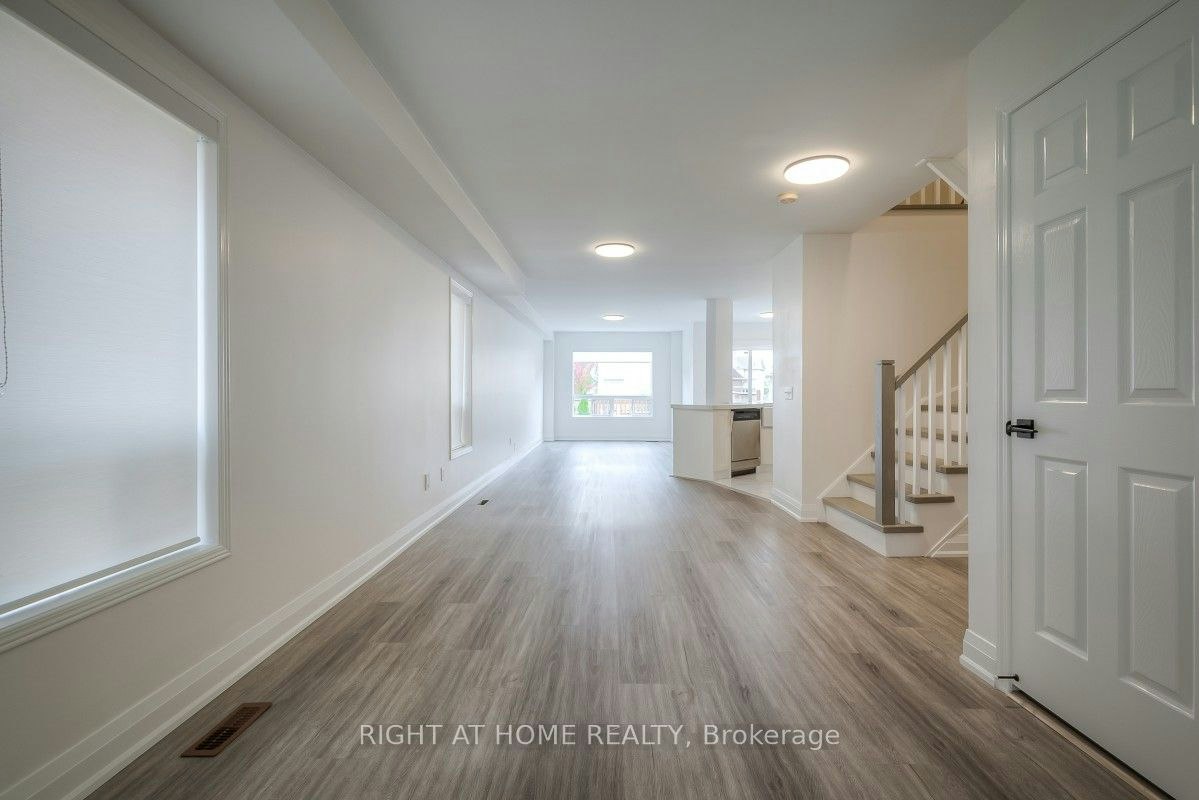 7401 Village Walk, Mississauga, ON, L5W 1X6 - 6