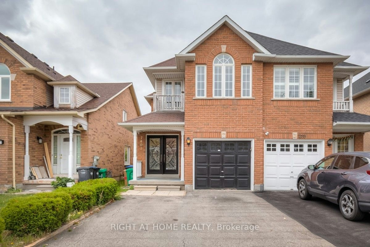 7401 Village Walk, Mississauga, ON, L5W 1X6 - 2
