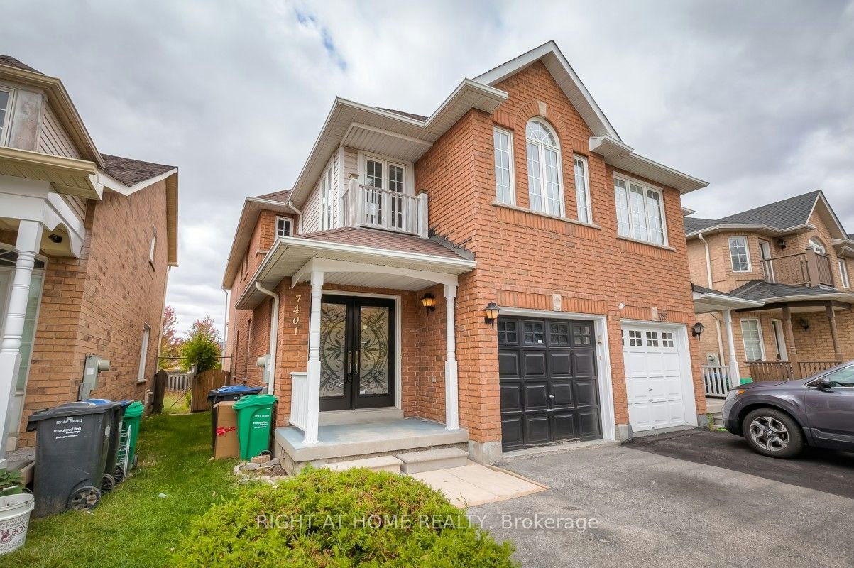 7401 Village Walk, Mississauga, ON, L5W 1X6 - 4
