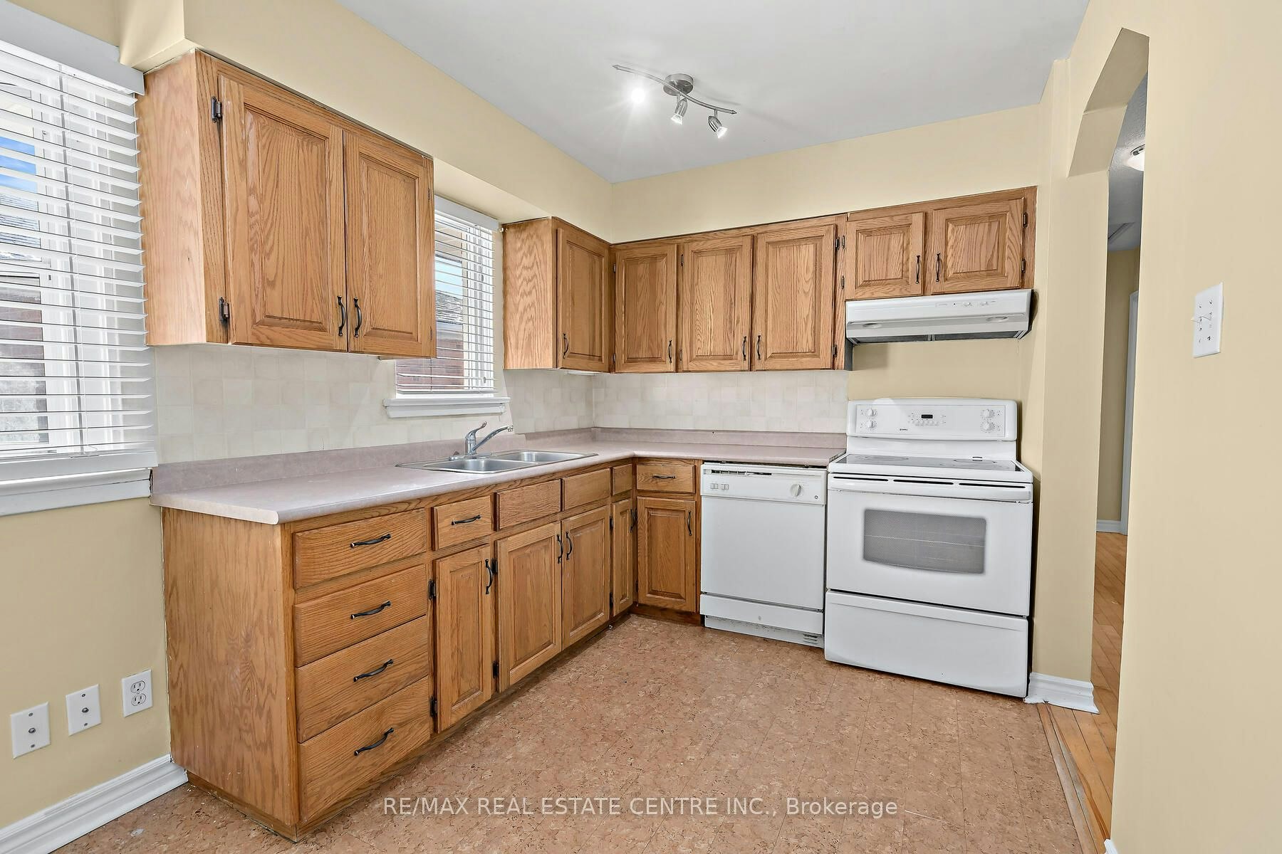 7 Rexway Drive, Halton Hills, ON, L7G 1P9 - 5