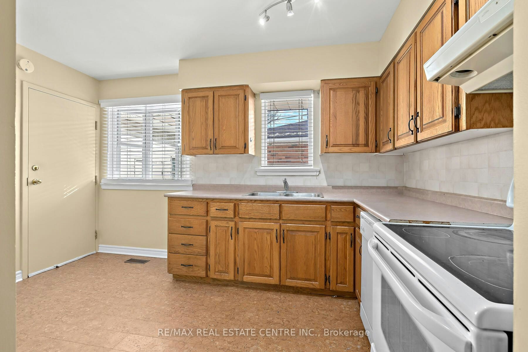 7 Rexway Drive, Halton Hills, ON, L7G 1P9 - 4