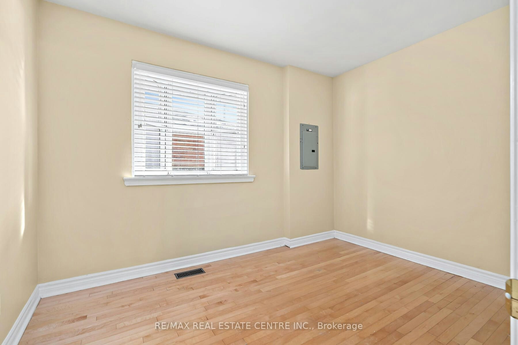 7 Rexway Drive, Halton Hills, ON, L7G 1P9 - 8