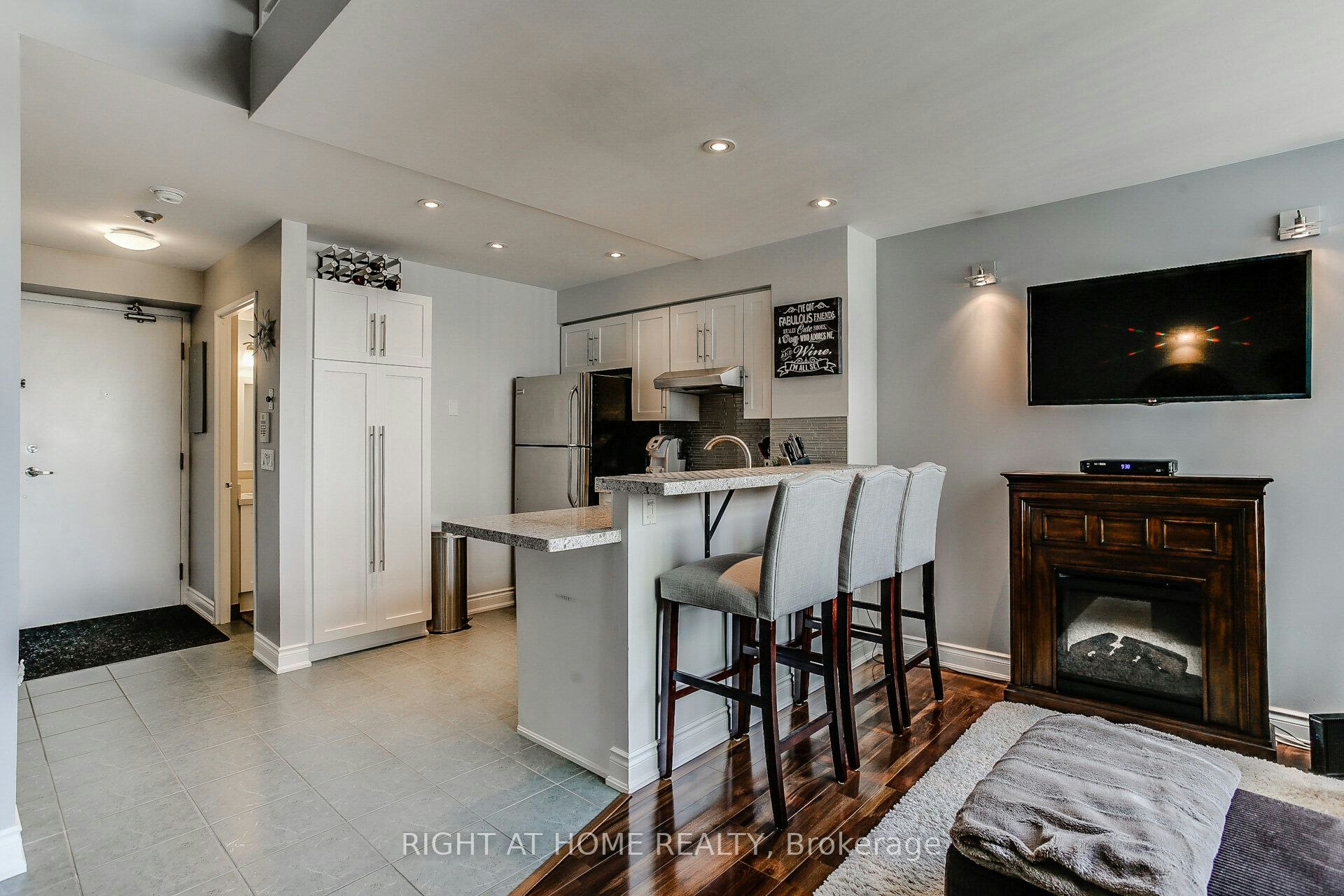 426-300 Manitoba Street, Toronto, ON, M8Y 4G6 - 3