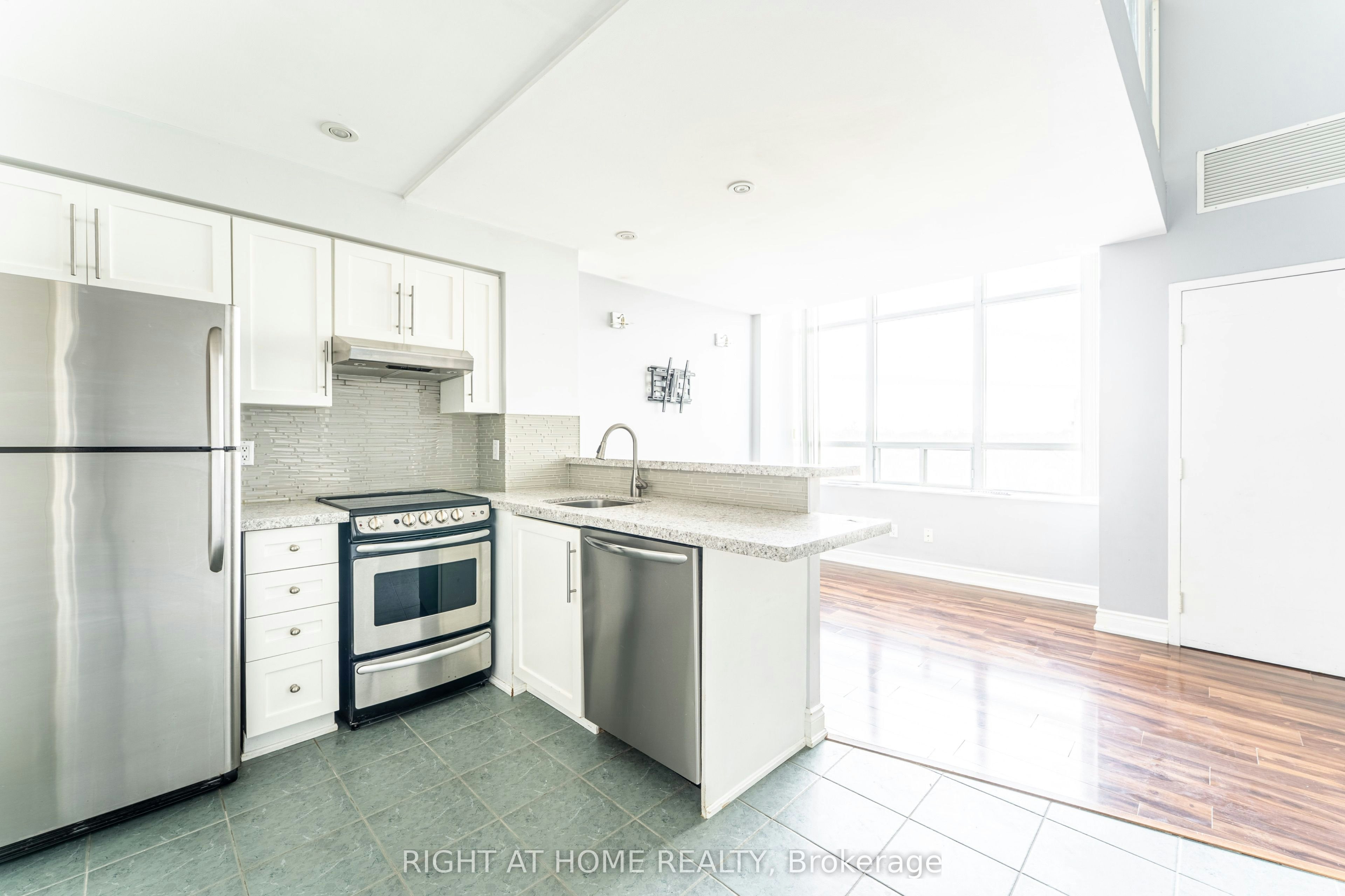 426-300 Manitoba Street, Toronto, ON, M8Y 4G6 - 23
