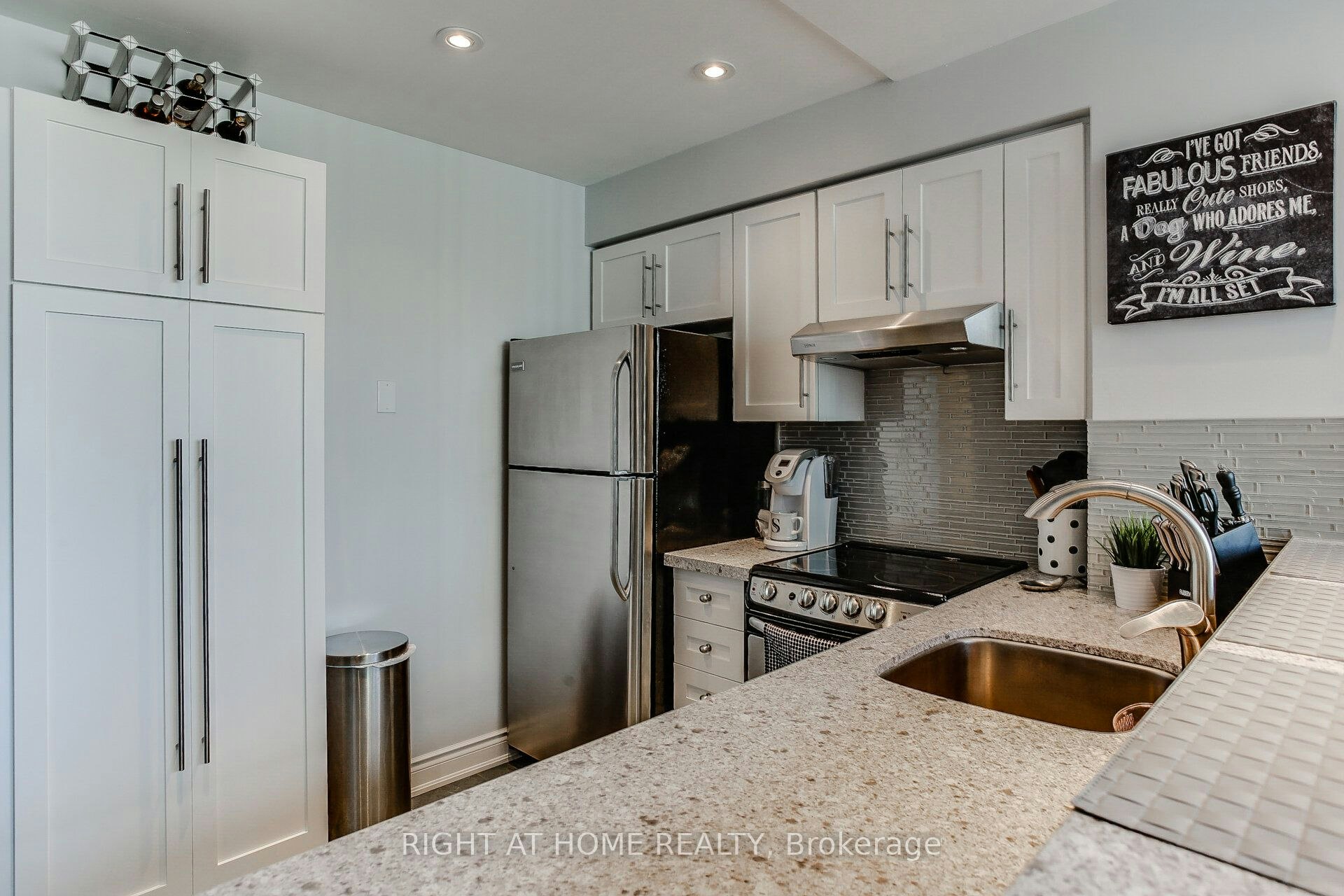 426-300 Manitoba Street, Toronto, ON, M8Y 4G6 - 5