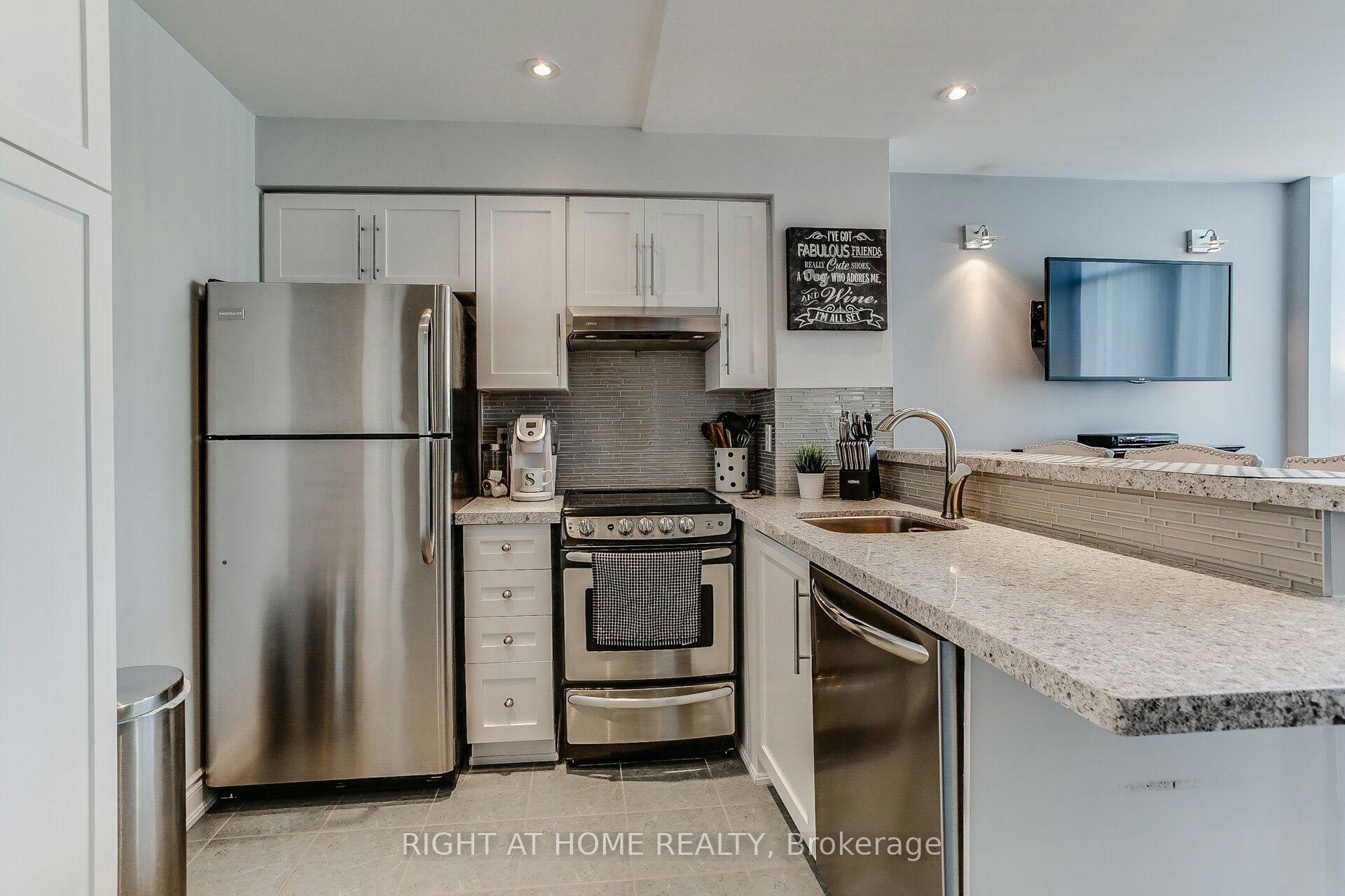 426-300 Manitoba Street, Toronto, ON, M8Y 4G6 - 6