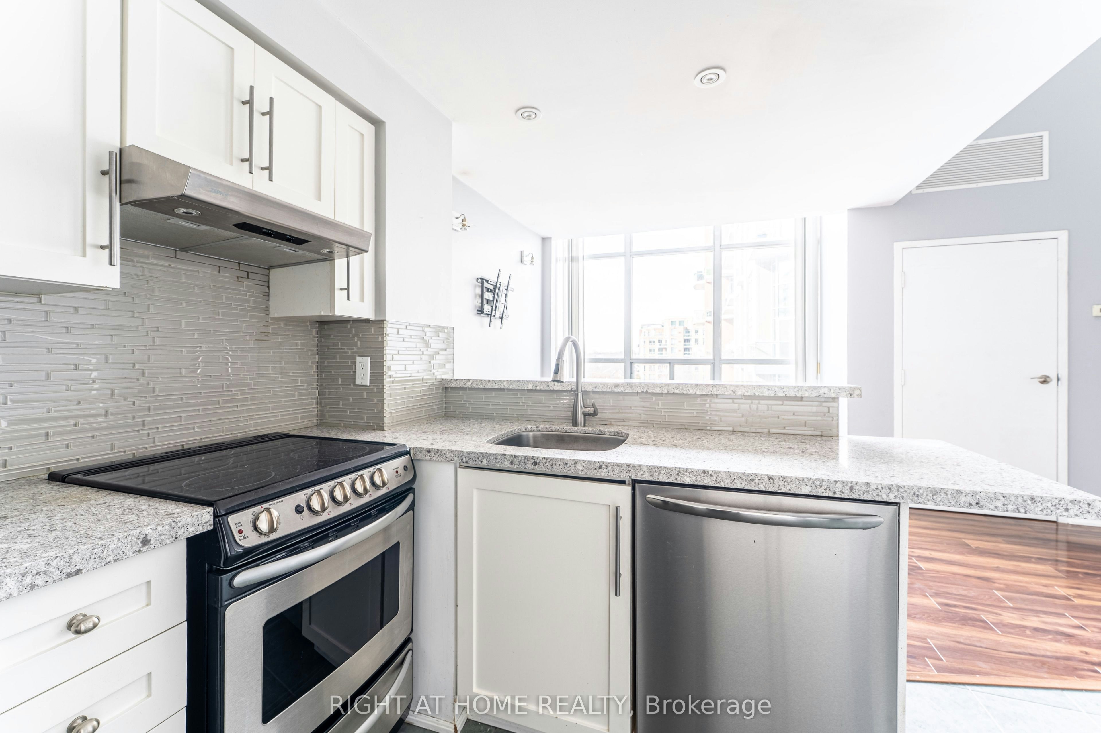 426-300 Manitoba Street, Toronto, ON, M8Y 4G6 - 25