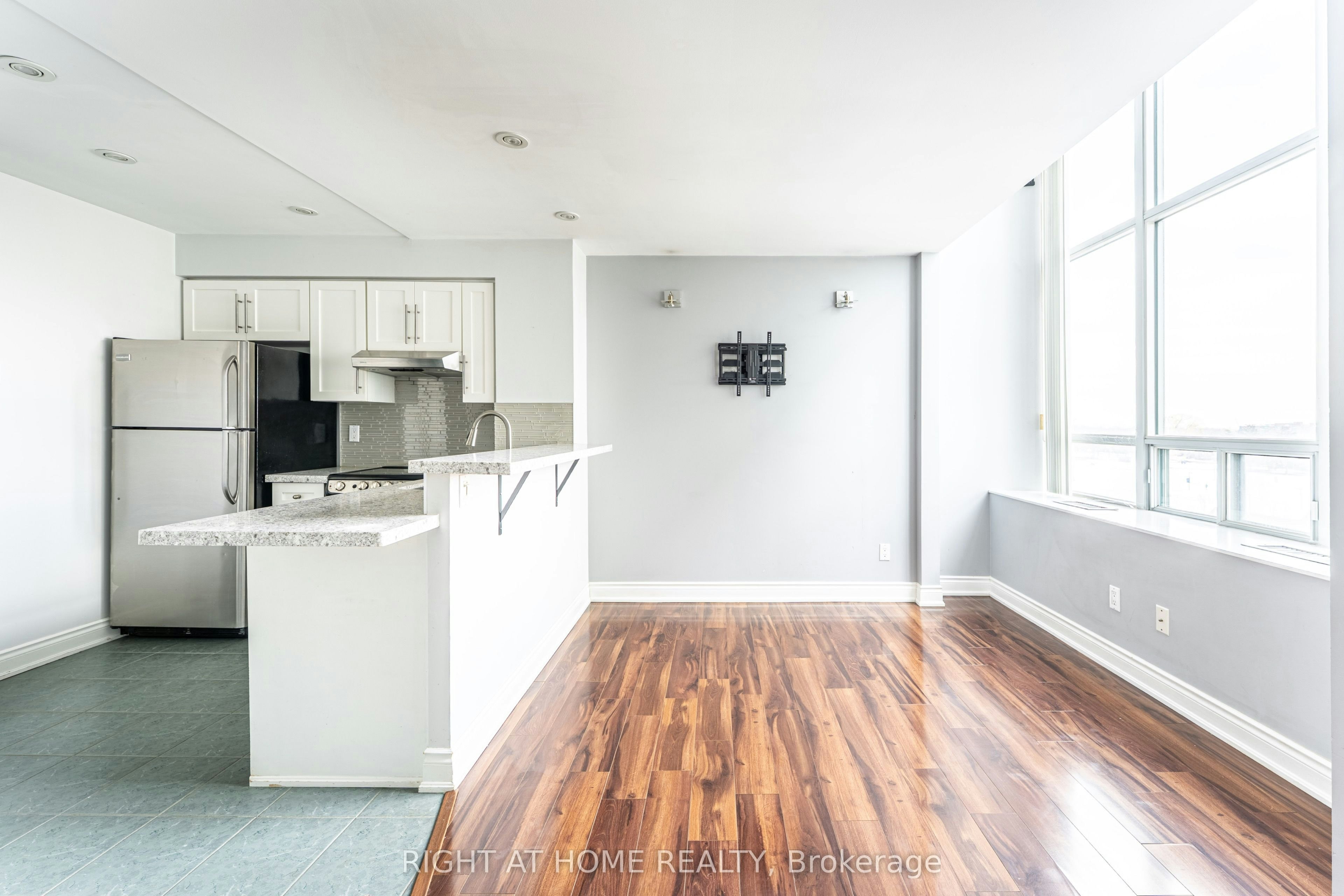 426-300 Manitoba Street, Toronto, ON, M8Y 4G6 - 29