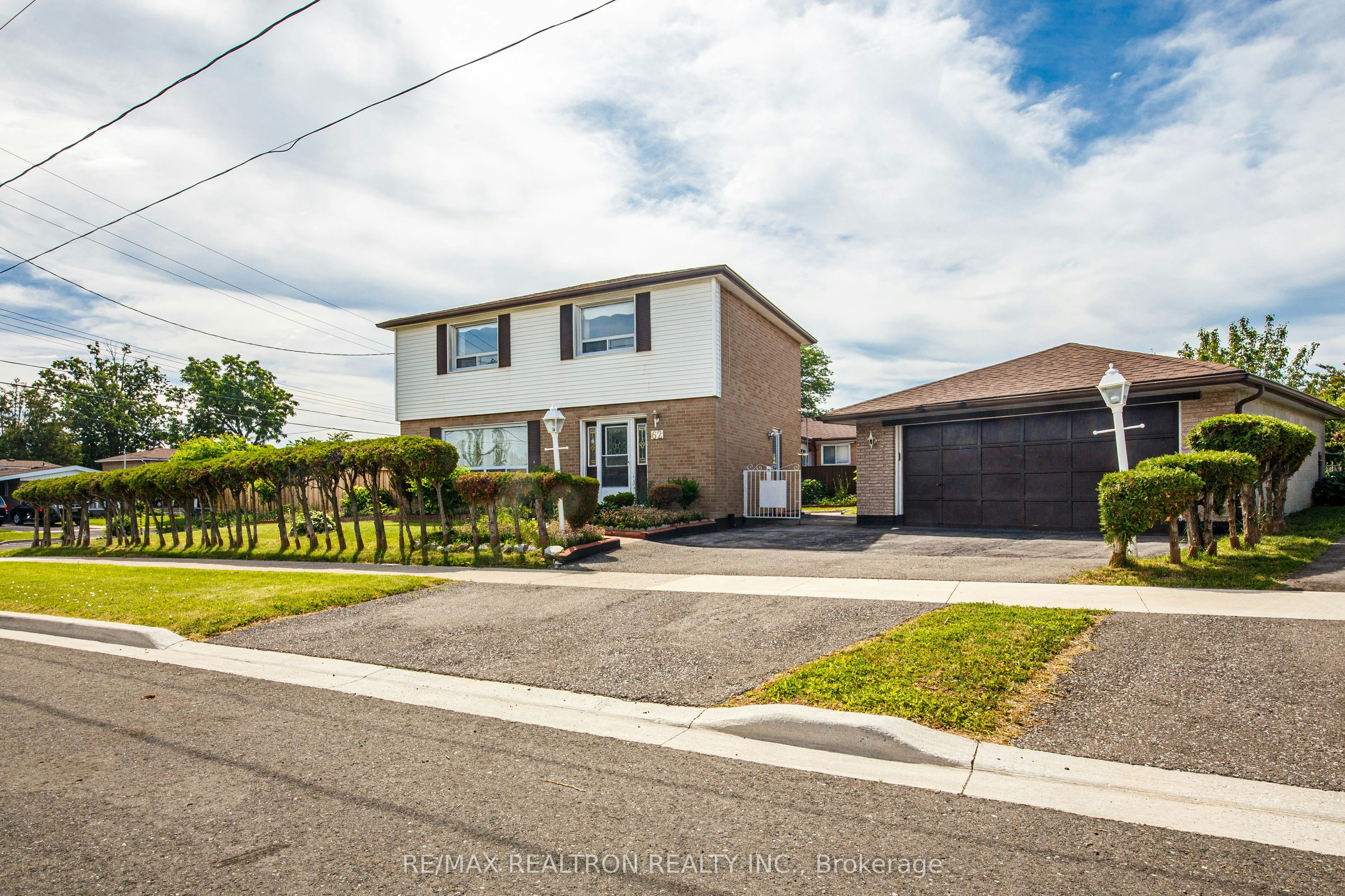 62 Hullmar Drive, Toronto, ON, M3N 2E3