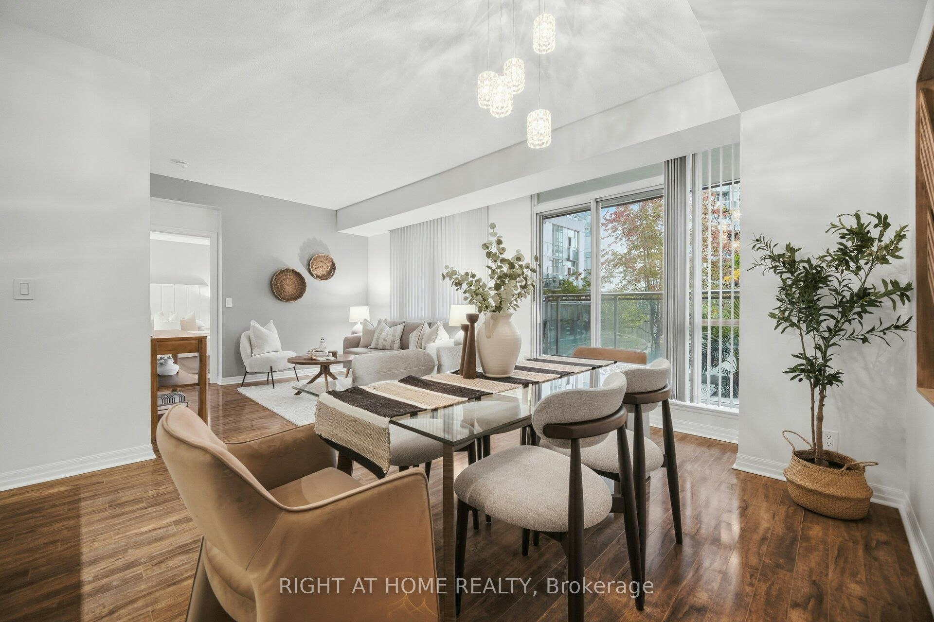 604-3939 Duke Of York Boulevard, Mississauga, ON, L5B 4N2