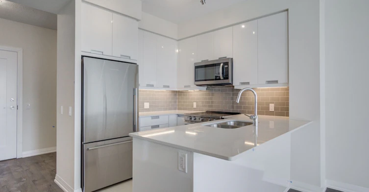 906-65 Watergarden Drive, Mississauga, ON, L5R 0G9 - 16