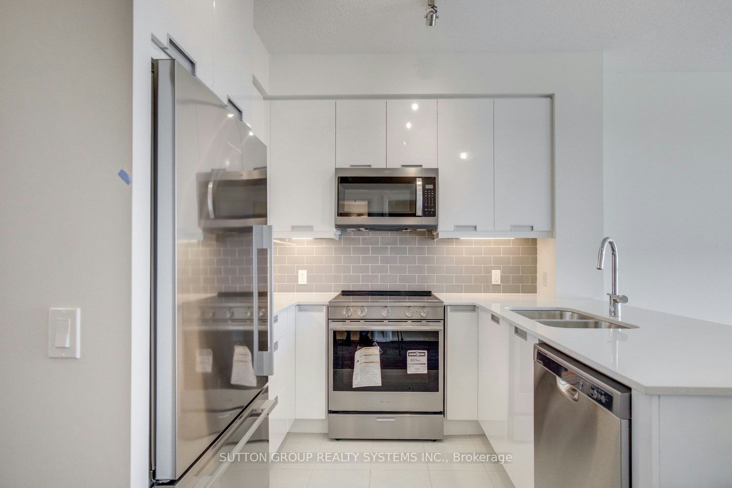 906-65 Watergarden Drive, Mississauga, ON, L5R 0G9 - 14