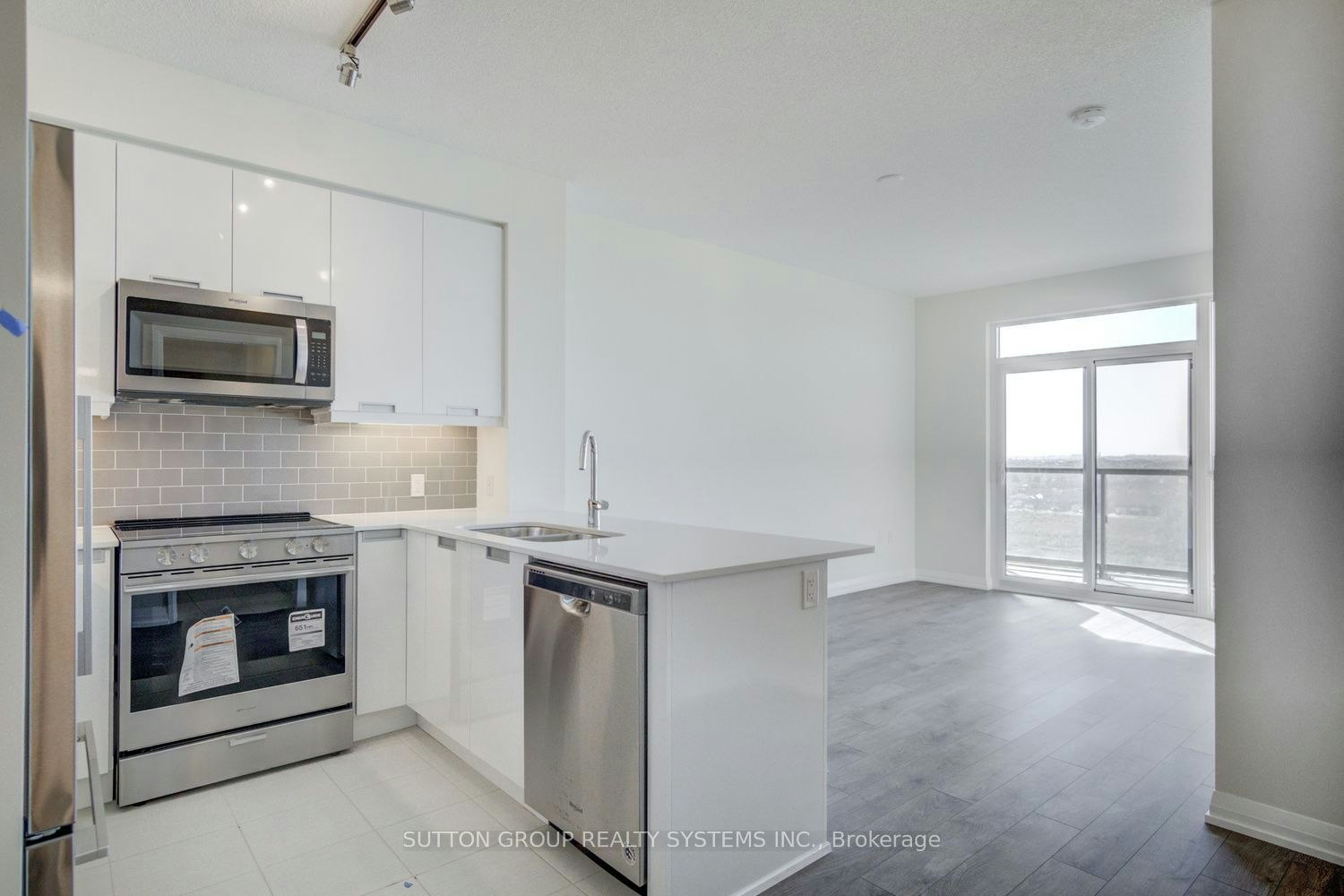 906-65 Watergarden Drive, Mississauga, ON, L5R 0G9 - 13