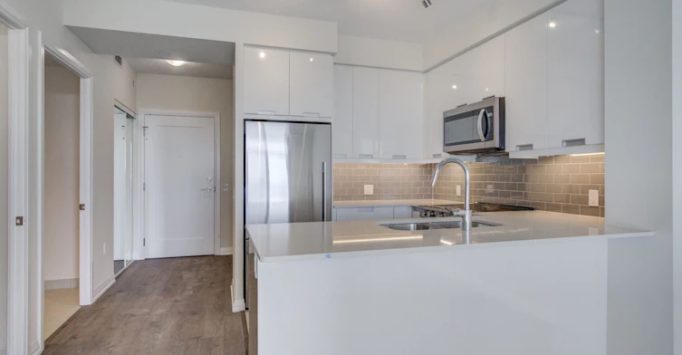 906-65 Watergarden Drive, Mississauga, ON, L5R 0G9 - 17