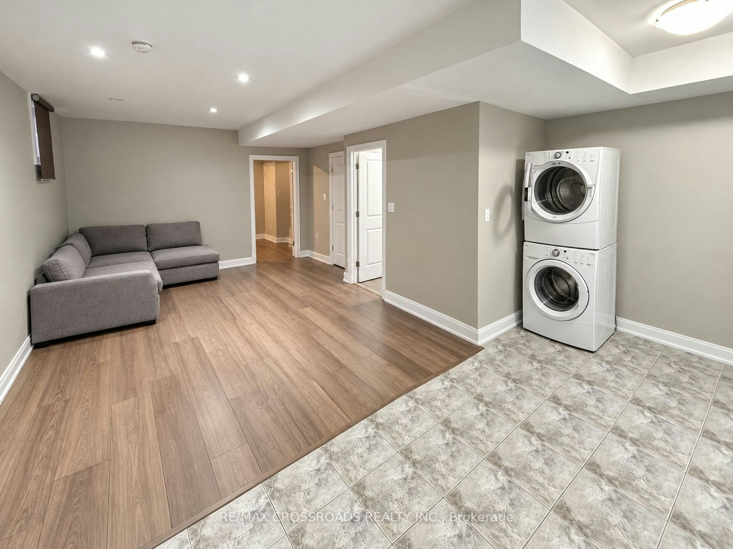 43 Waniska Avenue, Toronto, ON, M8Y 1R1 - 7