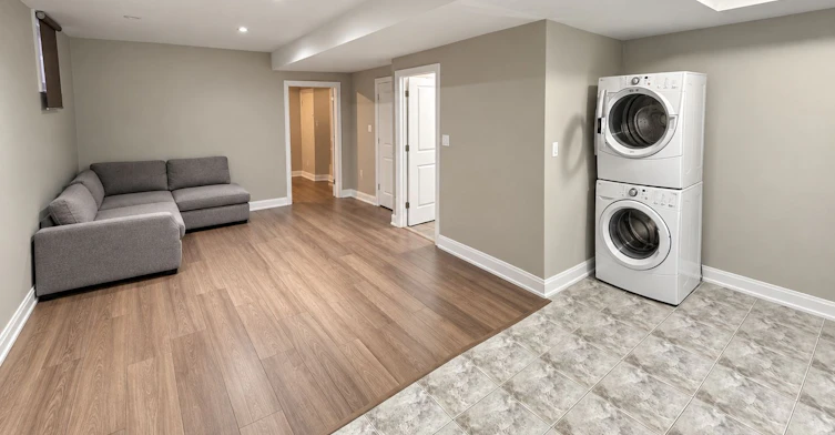 43 Waniska Avenue, Toronto, ON, M8Y 1R1 - 7