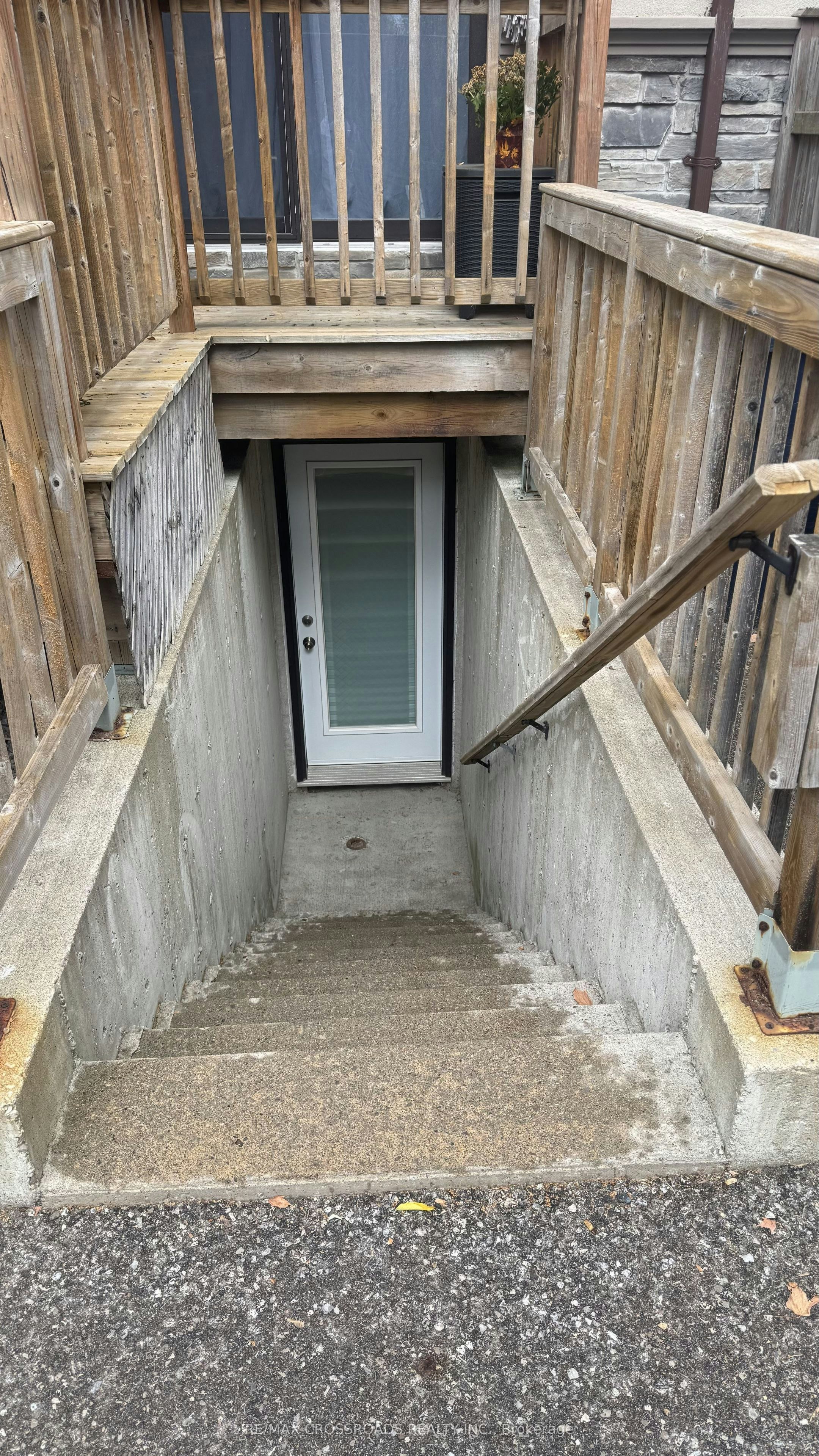 43 Waniska Avenue, Toronto, ON, M8Y 1R1 - 16