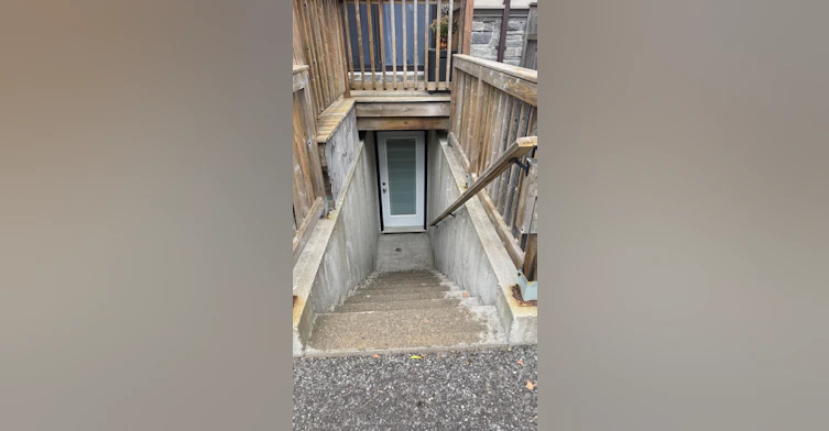 43 Waniska Avenue, Toronto, ON, M8Y 1R1 - 16