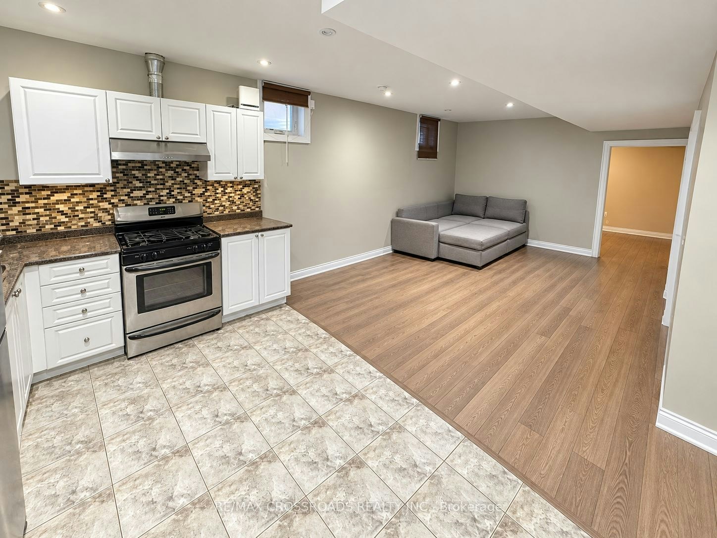 43 Waniska Avenue, Toronto, ON, M8Y 1R1 - 3