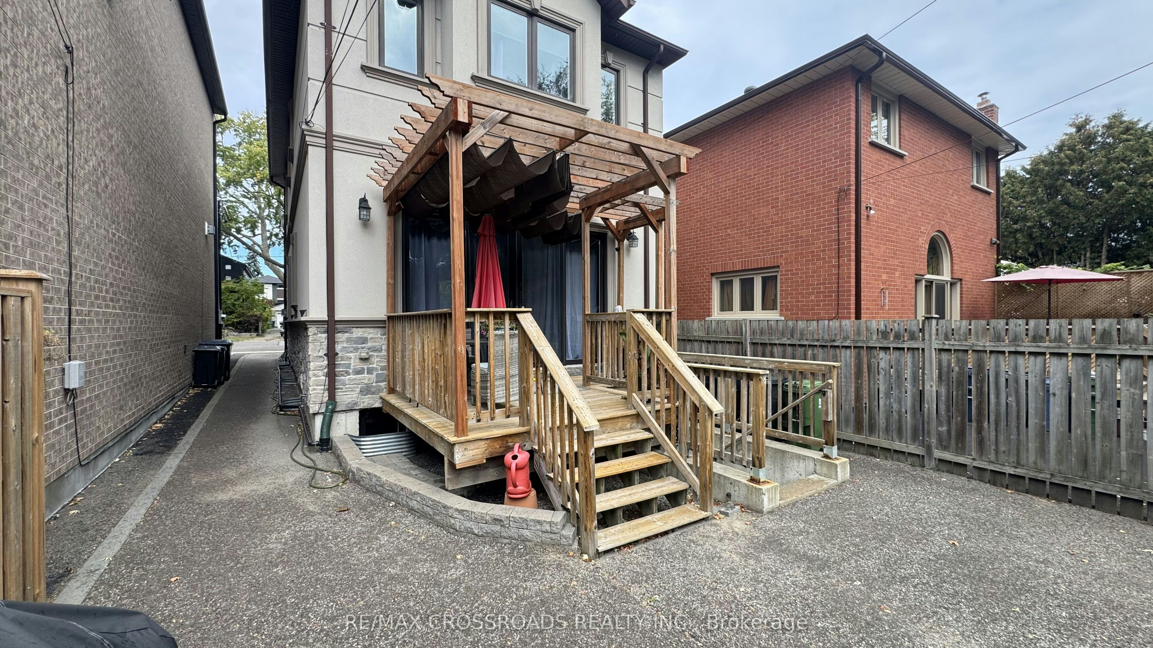 43 Waniska Avenue, Toronto, ON, M8Y 1R1 - 15