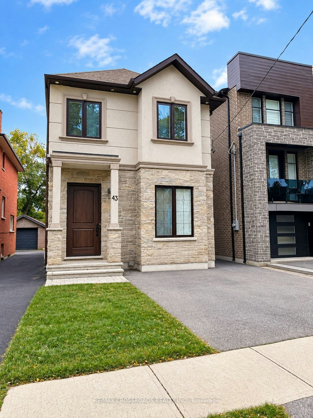 43 Waniska Avenue, Toronto, ON, M8Y 1R1 - 2