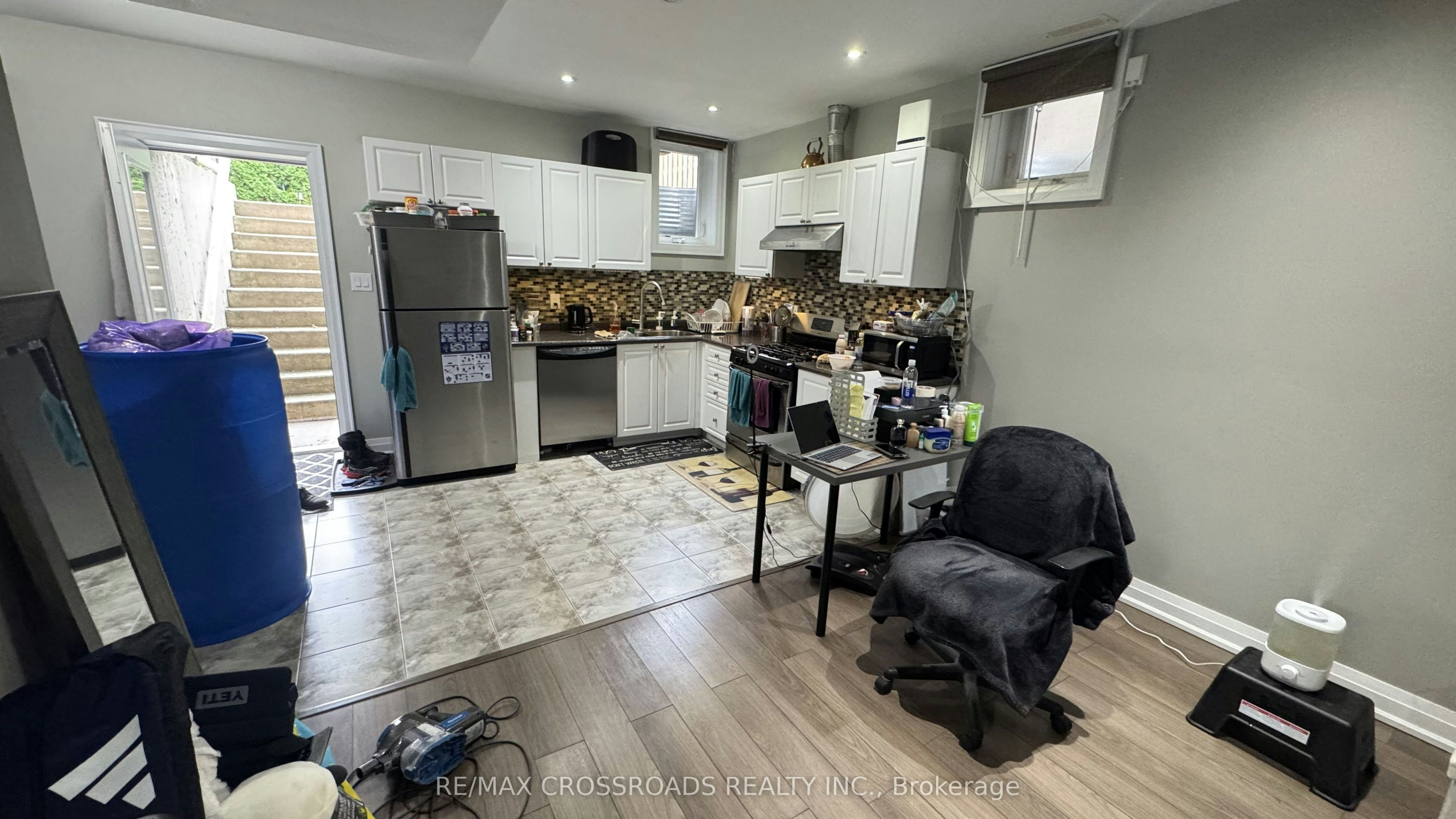43 Waniska Avenue, Toronto, ON, M8Y 1R1 - 6