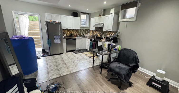43 Waniska Avenue, Toronto, ON, M8Y 1R1 - 6