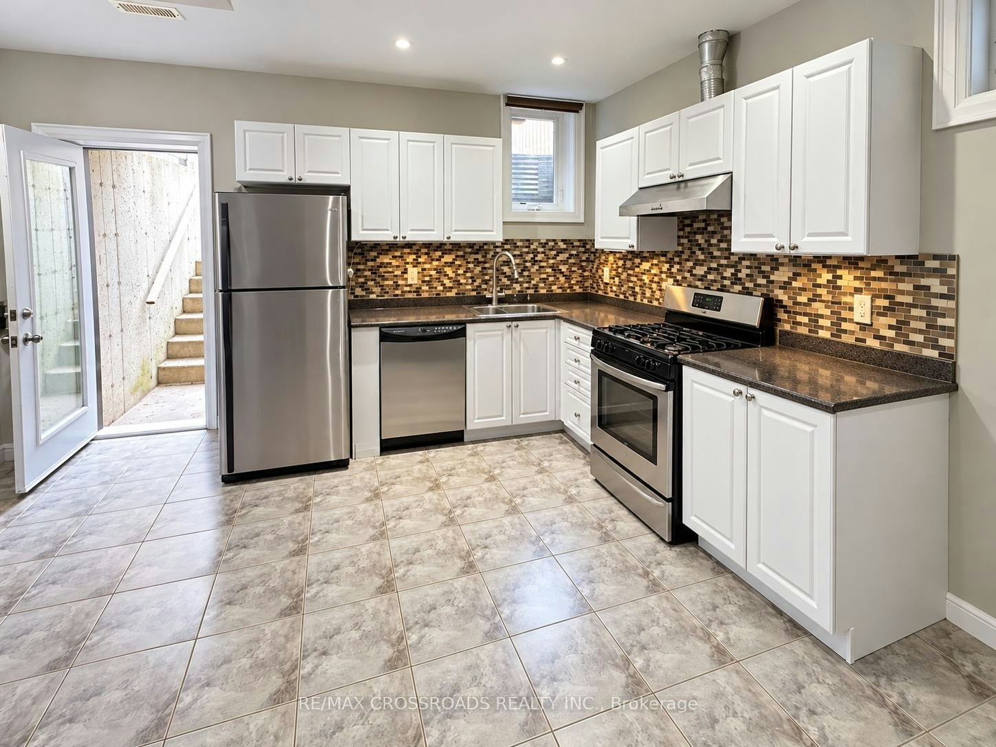 43 Waniska Avenue, Toronto, ON, M8Y 1R1 - 5