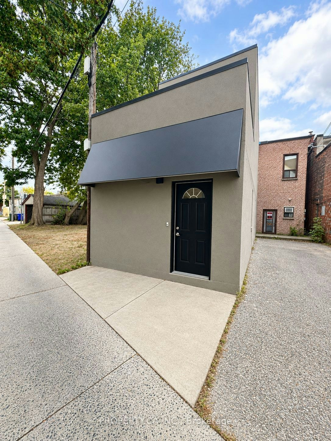 2-3100 Dundas Street W, Toronto, ON, M6P 1Z8