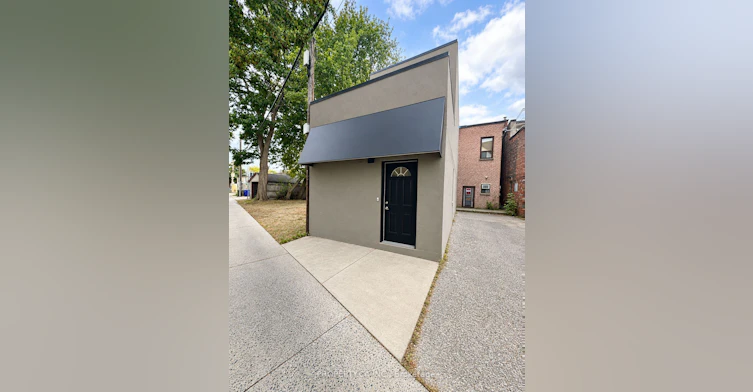 2-3100 Dundas Street W, Toronto, ON, M6P 1Z8