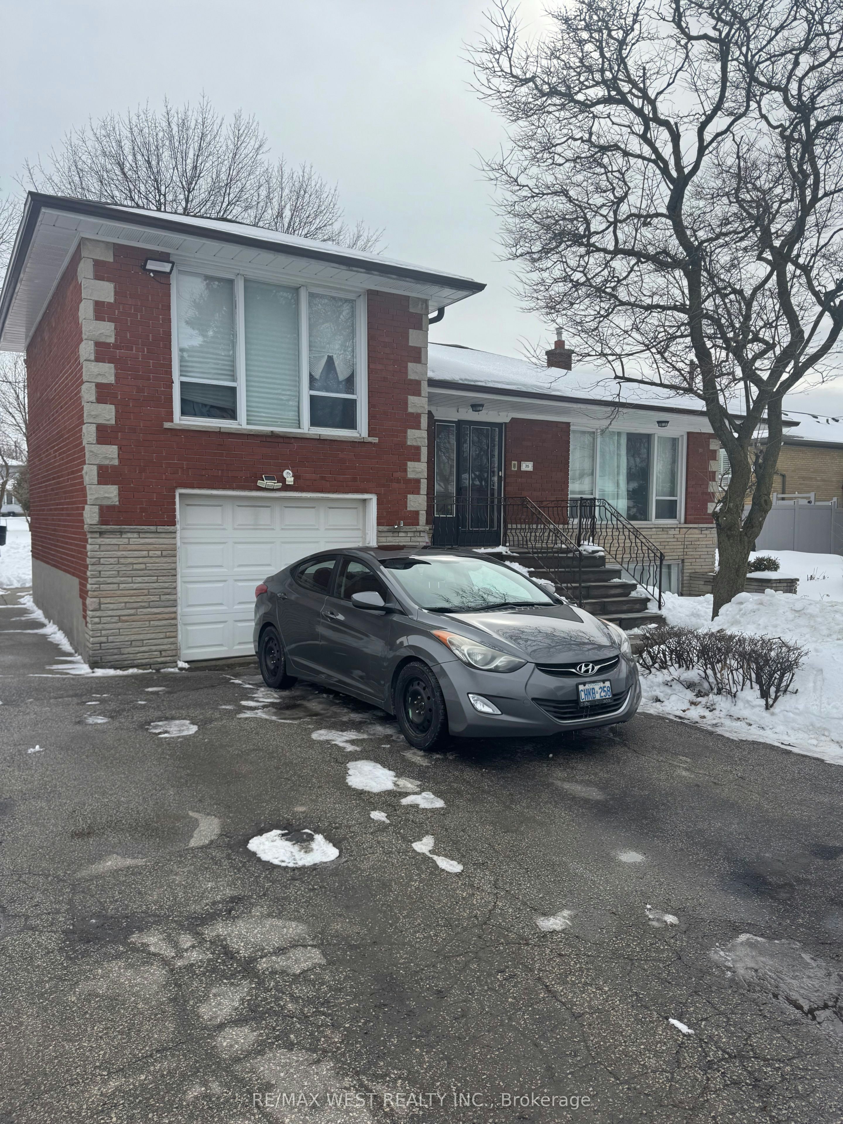B2-35 Lilywood Road, Toronto, ON, M6B 1V6