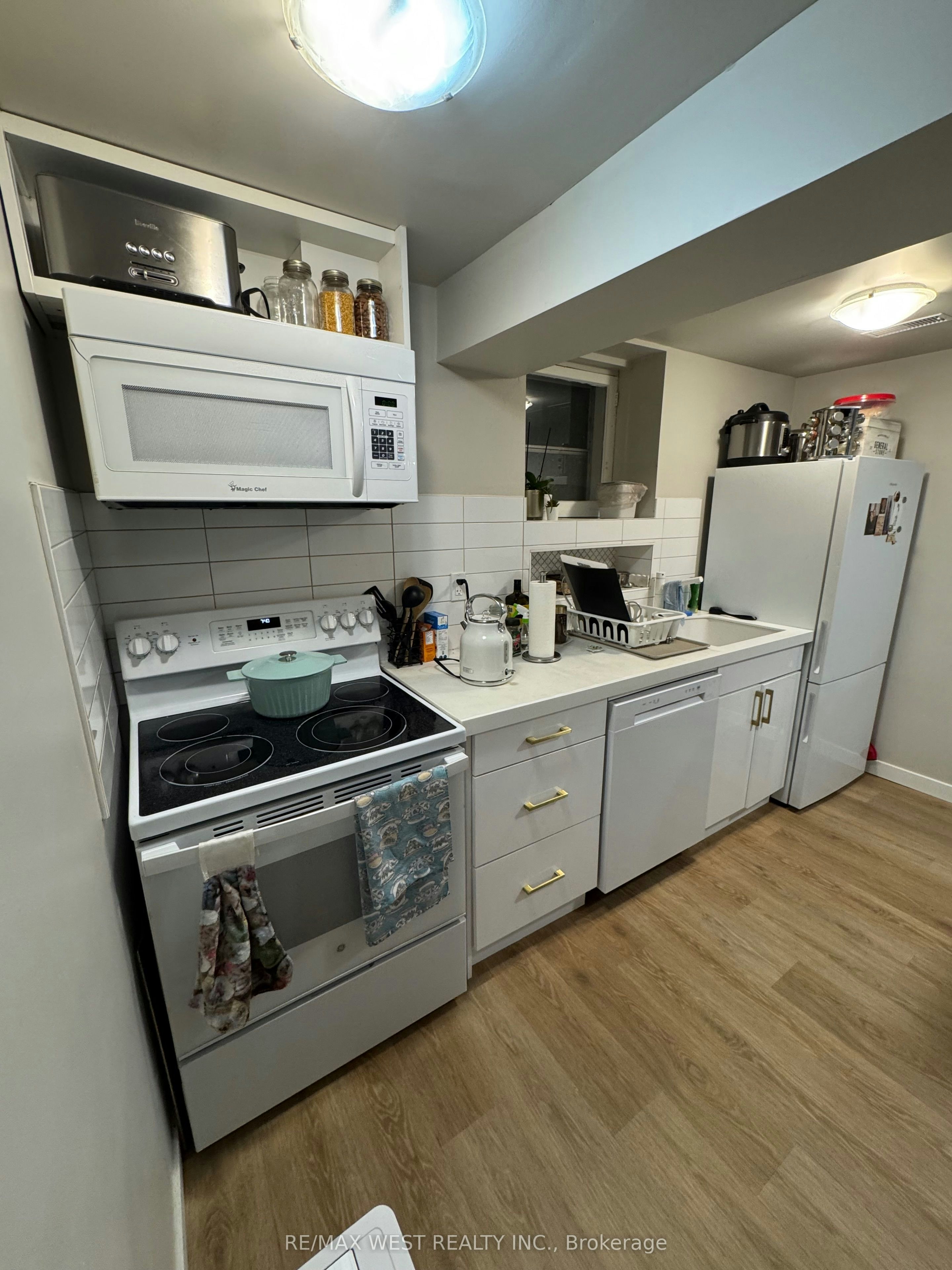 B2-35 Lilywood Road, Toronto, ON, M6B 1V6 - 12