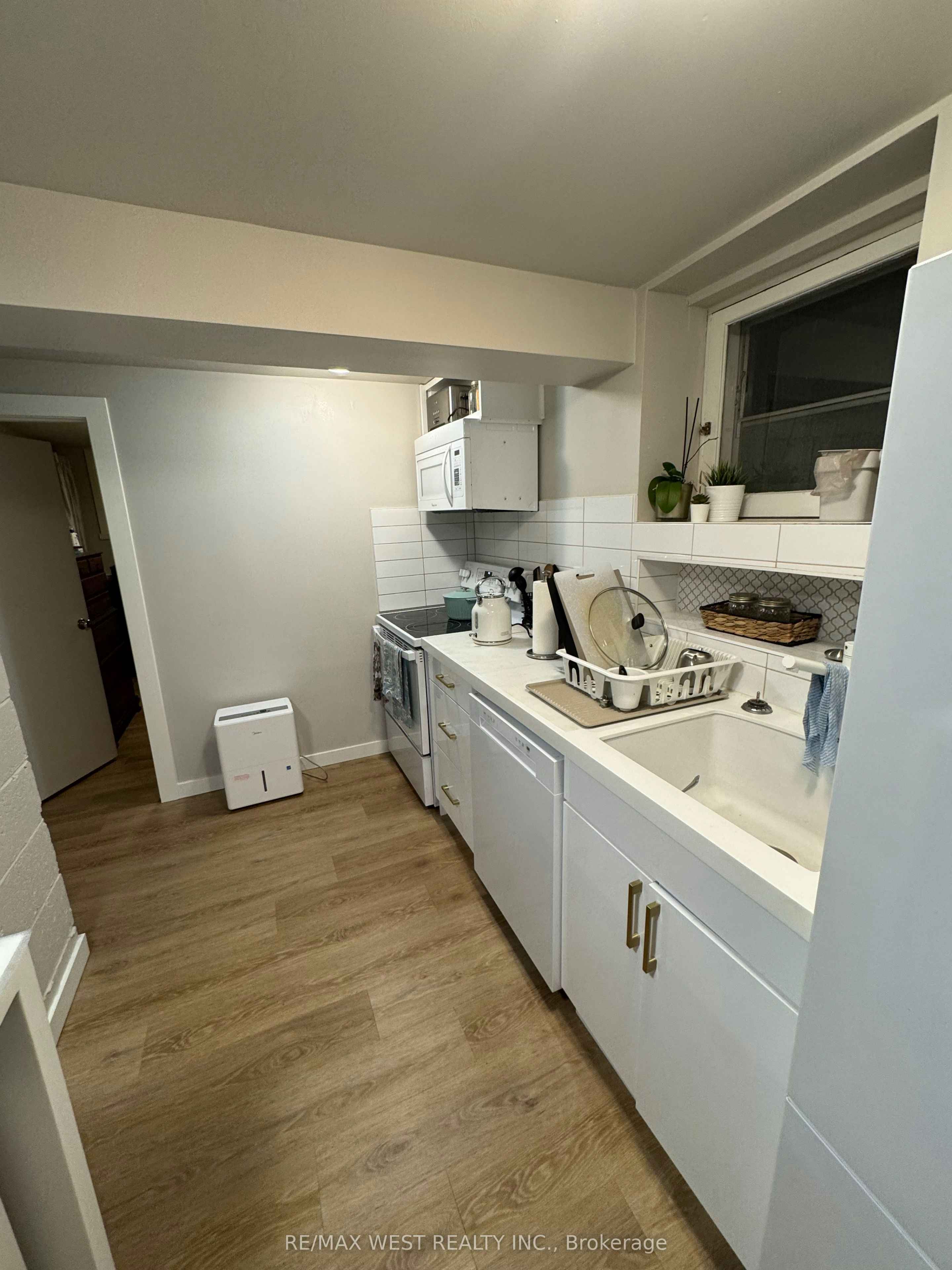 B2-35 Lilywood Road, Toronto, ON, M6B 1V6 - 13