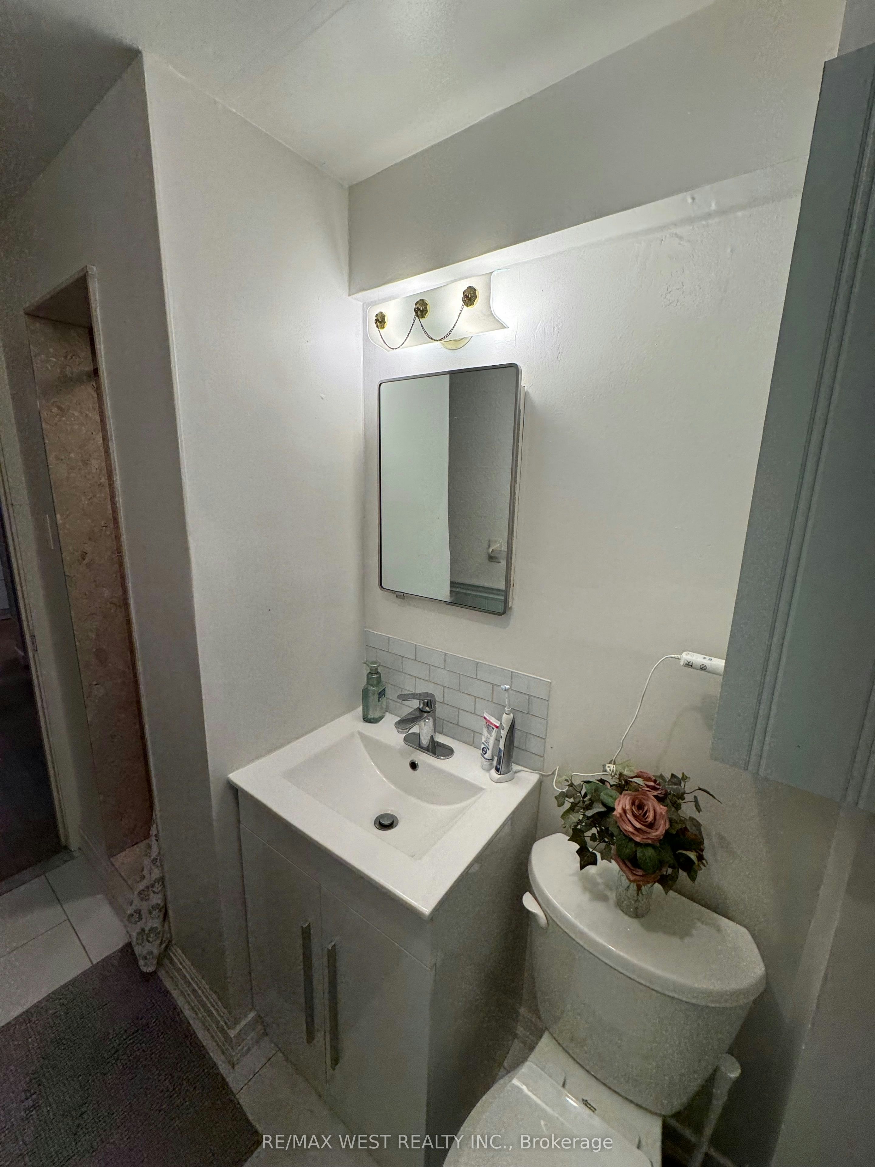 B2-35 Lilywood Road, Toronto, ON, M6B 1V6 - 9