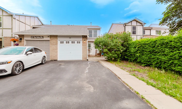 75 Royal Salisbury Way