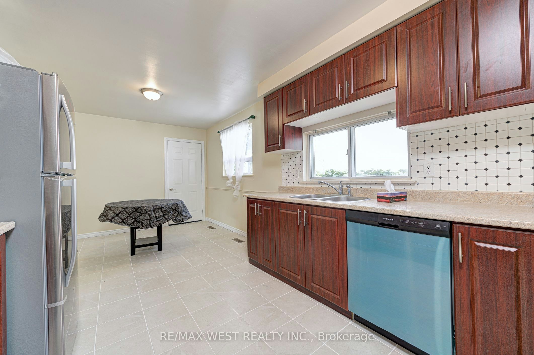 Upper Lvl-18 Glenforest Road, Brampton, ON, L6S 1K6 - 3