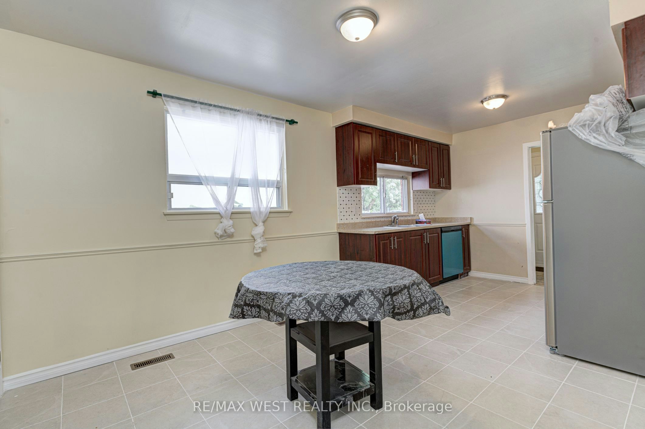 Upper Lvl-18 Glenforest Road, Brampton, ON, L6S 1K6 - 6