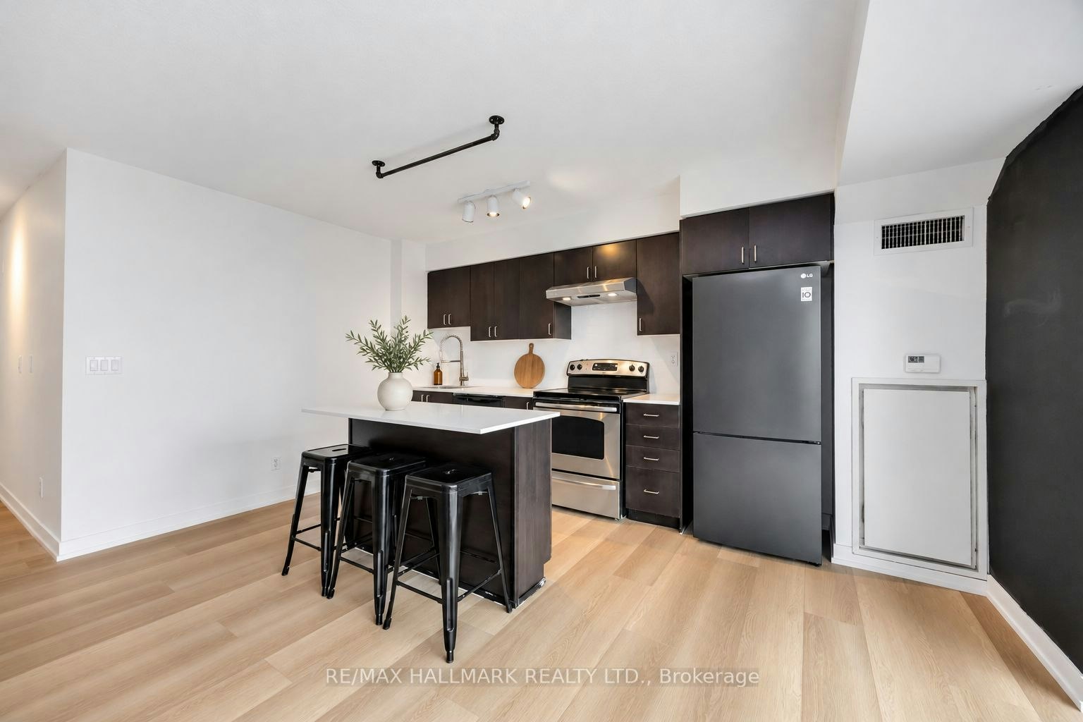 901-155 Legion Road N, Toronto, ON, M8Y 0A7 - 7
