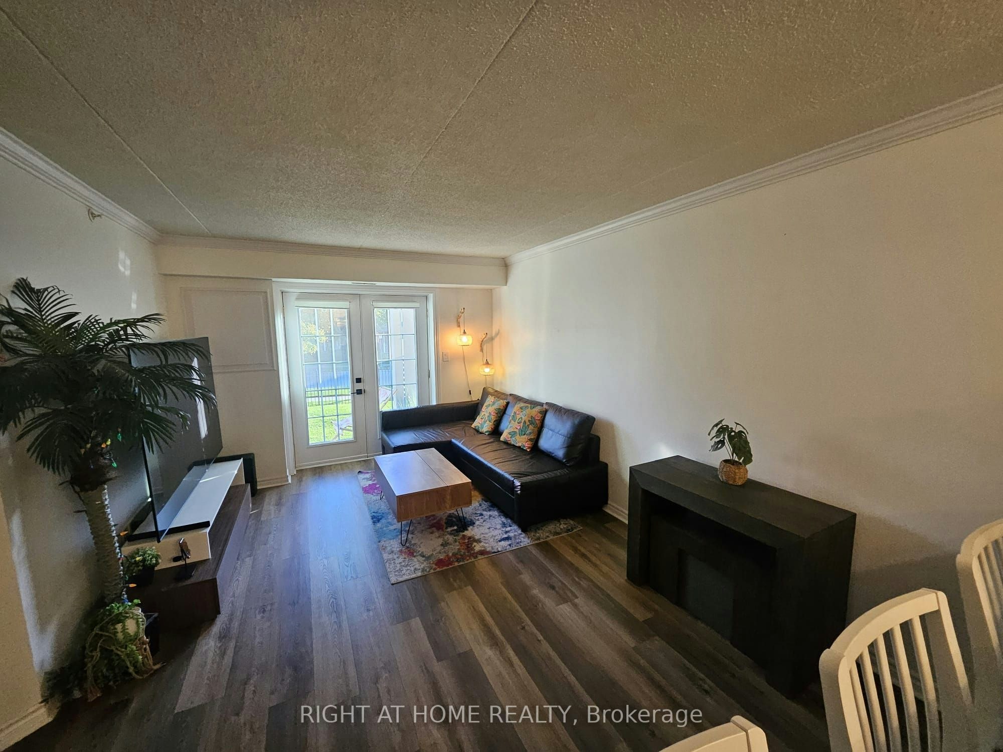 103-1421 Walkers Line, Burlington, ON, L7M 4P4